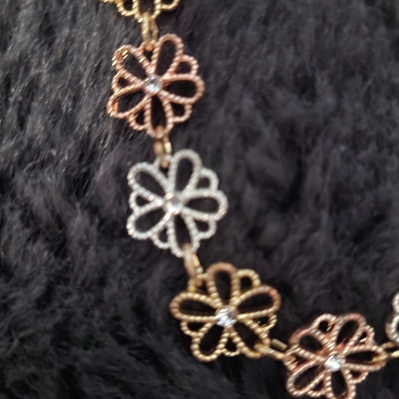 Super cute multi colored flower bracelet - Picture 5 of 5